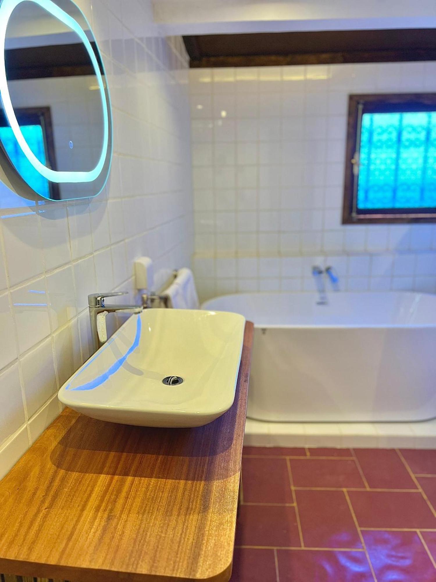 Fly Fishes Hotel Сен-Луи Экстерьер фото