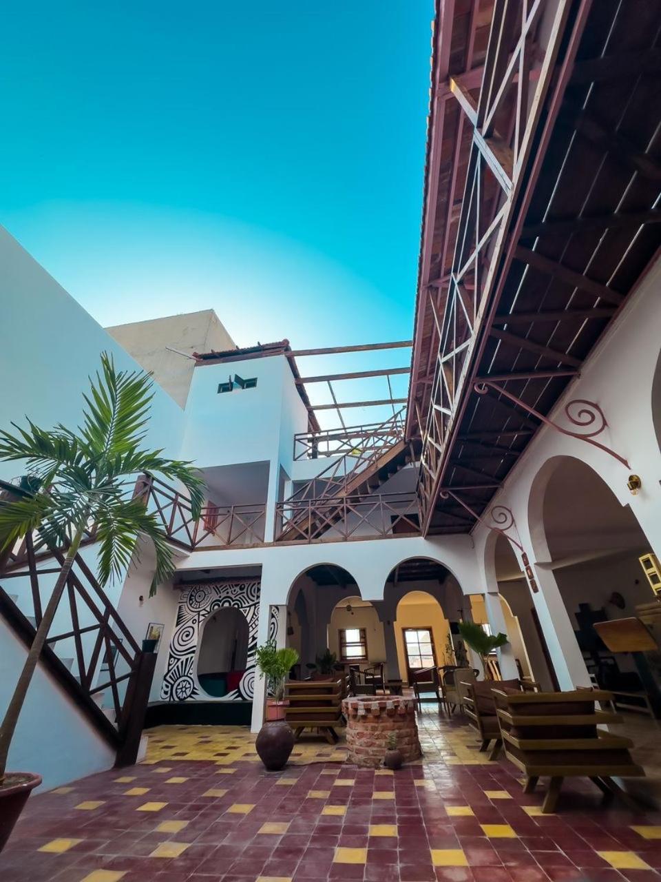 Fly Fishes Hotel Сен-Луи Экстерьер фото